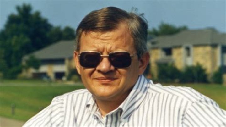 
Tom Clancy Height, Weight, Net Worth, Age, Birthday, Wikipedia, Who, Nationality, Biography 