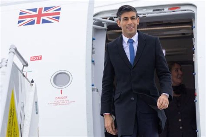 
UK PM Rishi Sunak Fined by Police for Not Using Seatbelt In His Car 