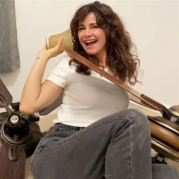 
Valerie Cruz Height, Weight, Net Worth, Age, Birthday, Wikipedia, Who, Nationality, Biography 