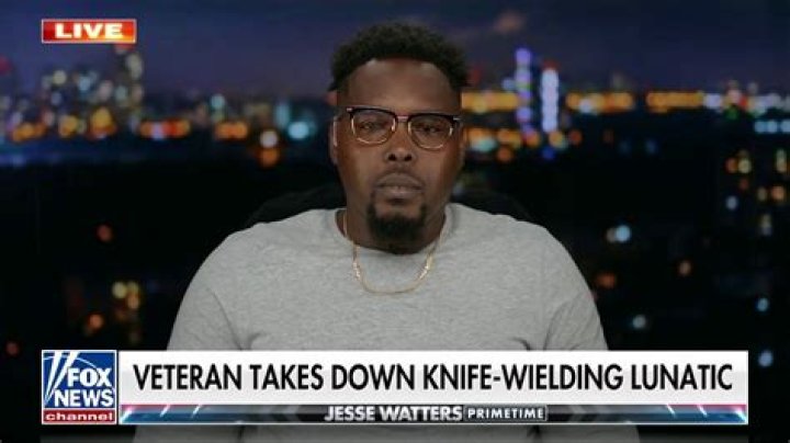 
Watch video: Who is Demario Davis? Meet the brave South Carolina veteran who taken down the knife-wielding man in Walmart 