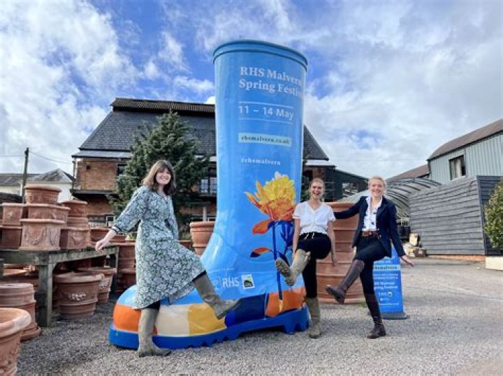 
What Happened To Ian Holloway’s Face? Everything To Know 