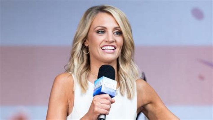 
What Is Wrong With Carly Shimkus Leg? Here Is The Facts To Know About Fox News Reporter 