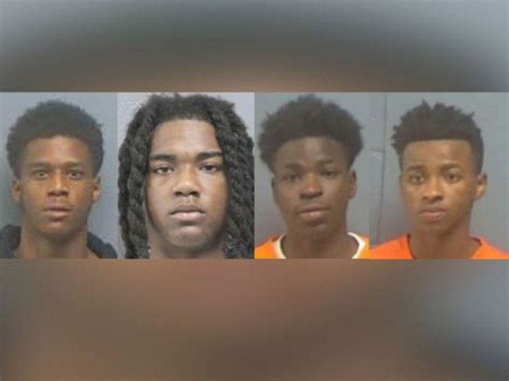 
Who Are In Gonzalo Lopez Family and Where Are They? Police Wonder if The Escapee Will Try To Make It To His Home 