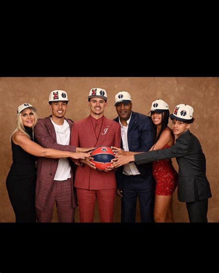 
Who Are Johnny Davis’ Parents? Meet His Dad Mark and Mom Sarah Davis 