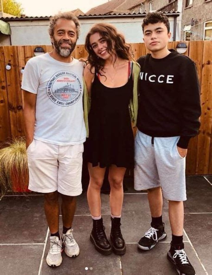 
Who Are Red Rose Actress Isis Hainsworth Parents Marta Axpe and Casey Chappie? 