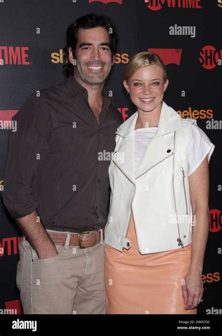 
Who is Amy Smart, Carter Oosterhouse’s wife? 