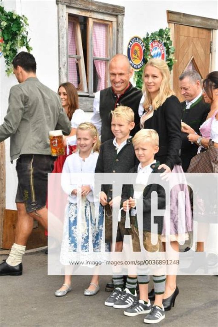 Who Is Bernadien Eillert? Meet The Lovely, Adorable WAG Of Arjen Robben!