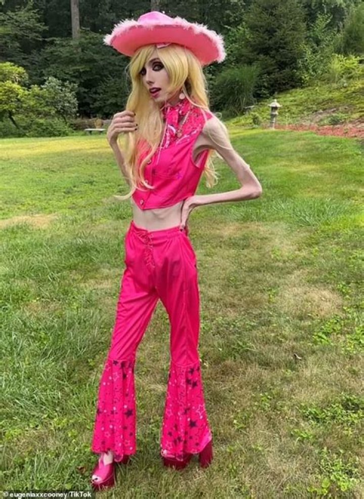 Who is Eugenia Cooney? YouTuber battling severe anorexia, displays ‘worryingly thin’ figure in viral video