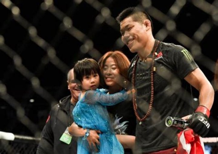 
Who Is Li Jingliang Wife? Meet The MMA Fighter’s Son & Daughter On Instagram 