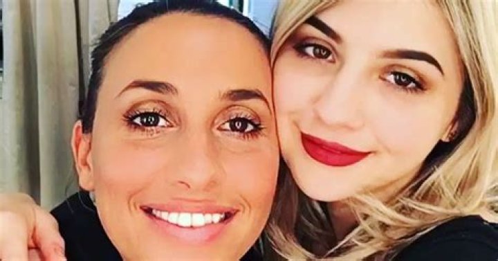 
Who Is Lilyella Zender? Meet Mel Blatt Lookalike Daughter 