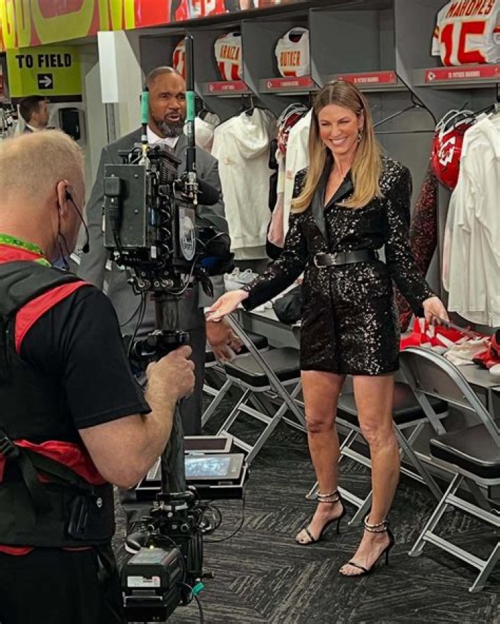 
Why Is Erin Andrews Wearing A Coat Tonight? Brand Name, Here Is Where You Can Get The Look 