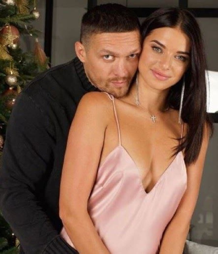 
Yekaterina Usyk Net Worth: How Rich Is Oleksandr Usyk Wife? 